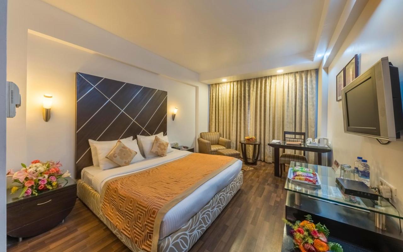 Hotel Hindusthan International, 부바네스 외부 사진