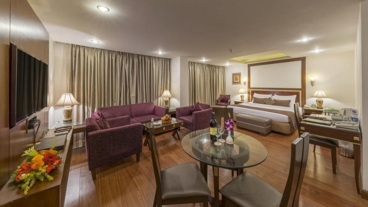 Hotel Hindusthan International, 부바네스 외부 사진