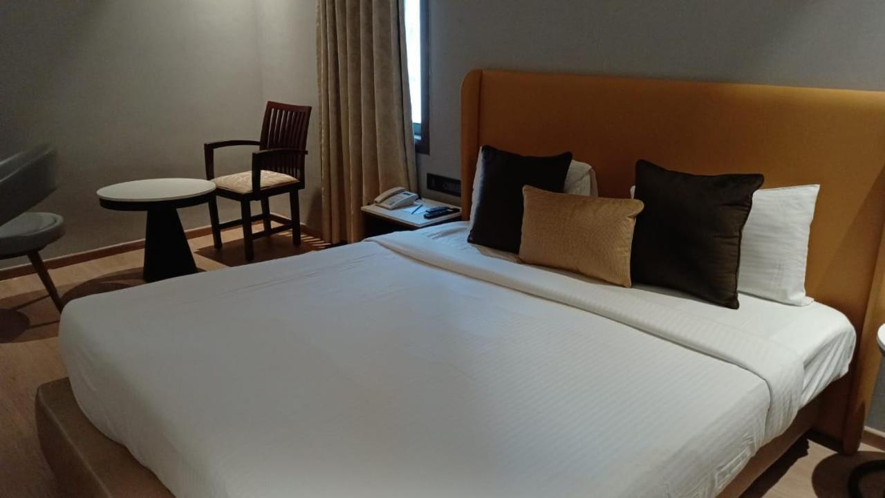 Hotel Hindusthan International, 부바네스 외부 사진