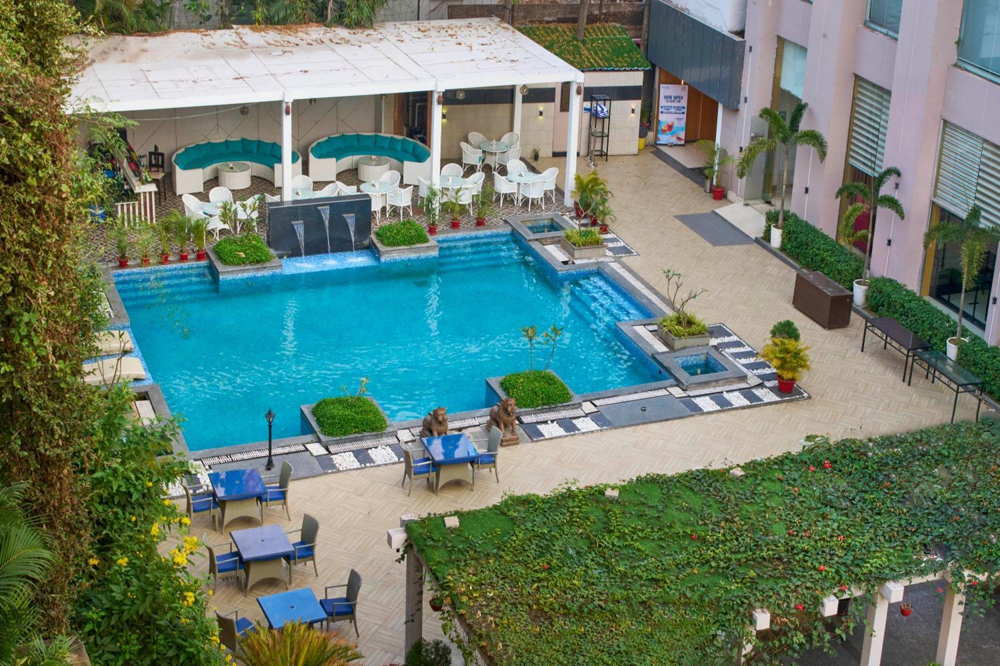 Hotel Hindusthan International, 부바네스 외부 사진