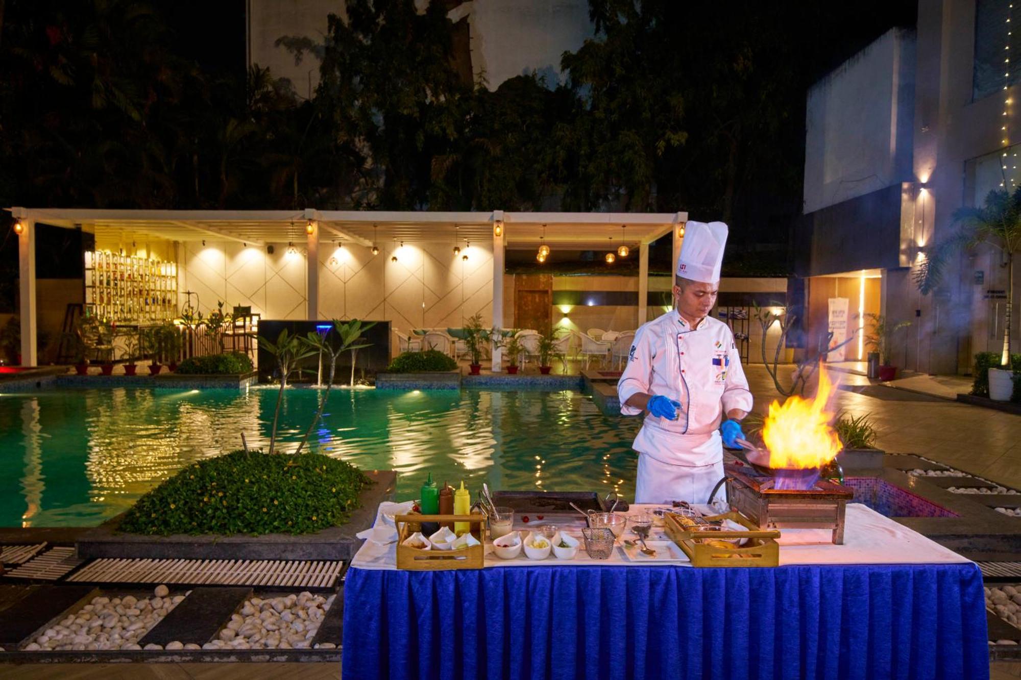 Hotel Hindusthan International, 부바네스 외부 사진