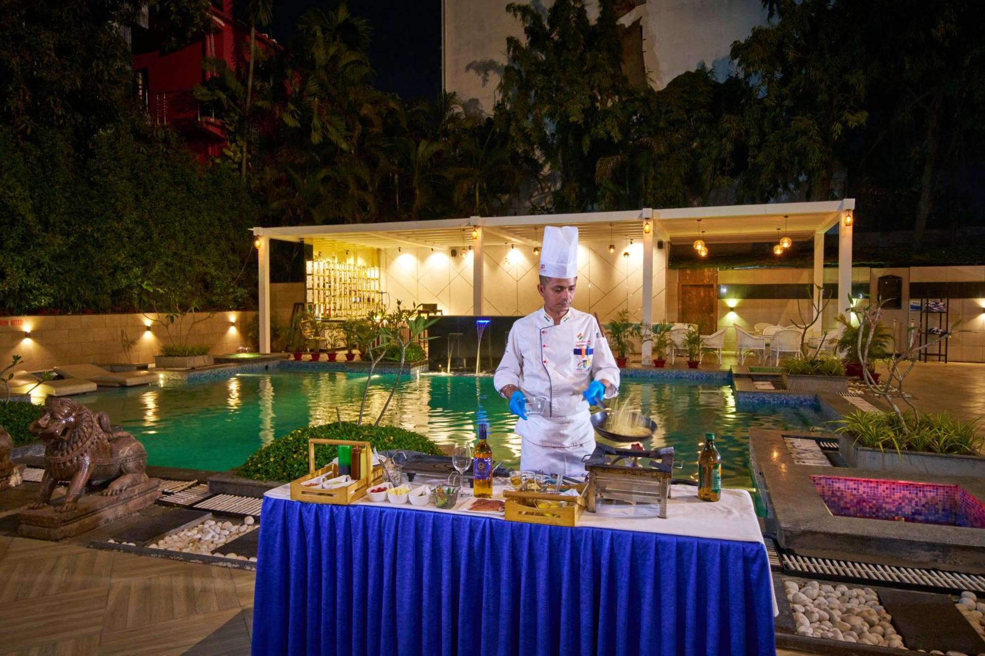 Hotel Hindusthan International, 부바네스 외부 사진