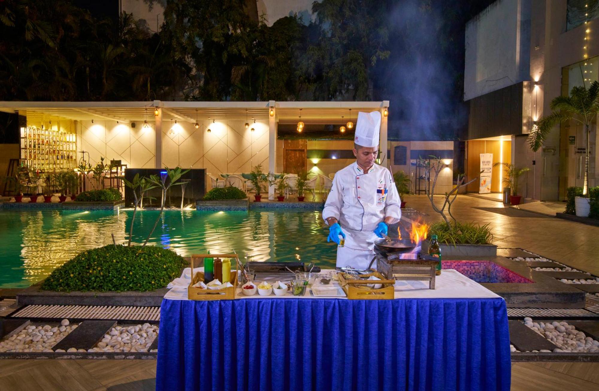 Hotel Hindusthan International, 부바네스 외부 사진