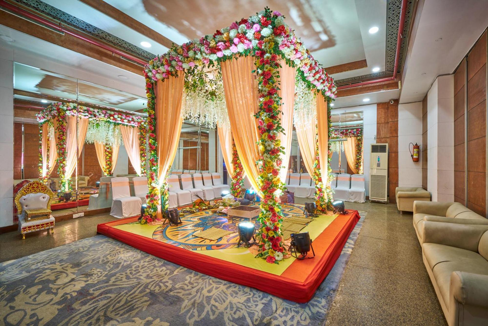 Hotel Hindusthan International, 부바네스 외부 사진