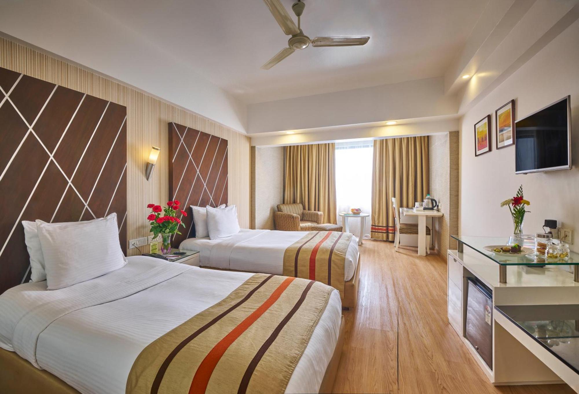 Hotel Hindusthan International, 부바네스 외부 사진
