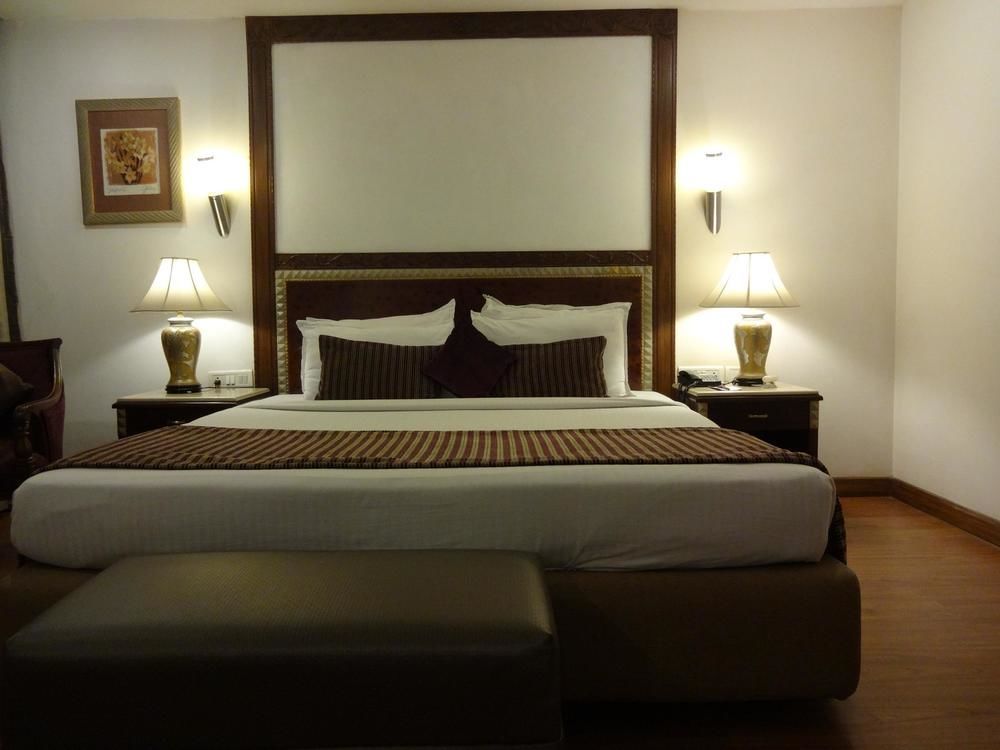 Hotel Hindusthan International, 부바네스 외부 사진