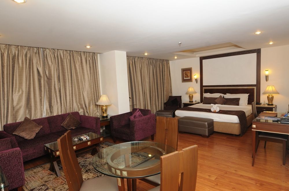 Hotel Hindusthan International, 부바네스 외부 사진