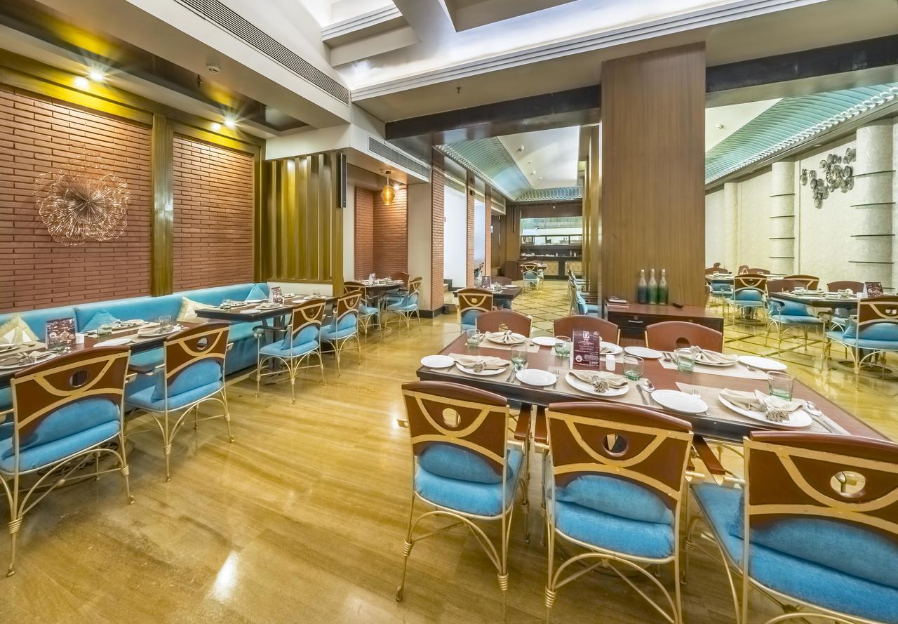 Hotel Hindusthan International, 부바네스 외부 사진