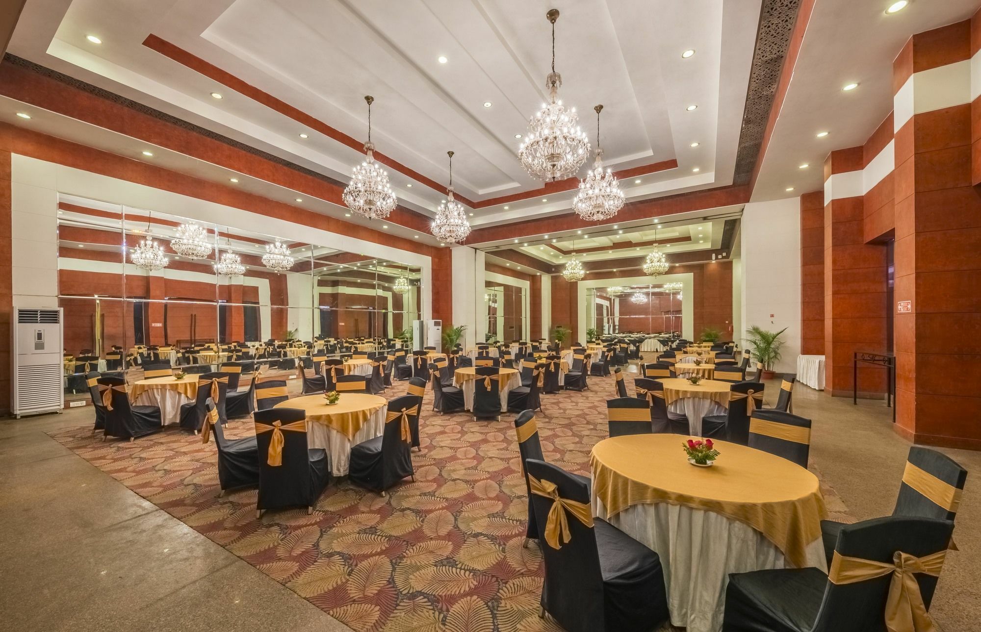 Hotel Hindusthan International, 부바네스 외부 사진