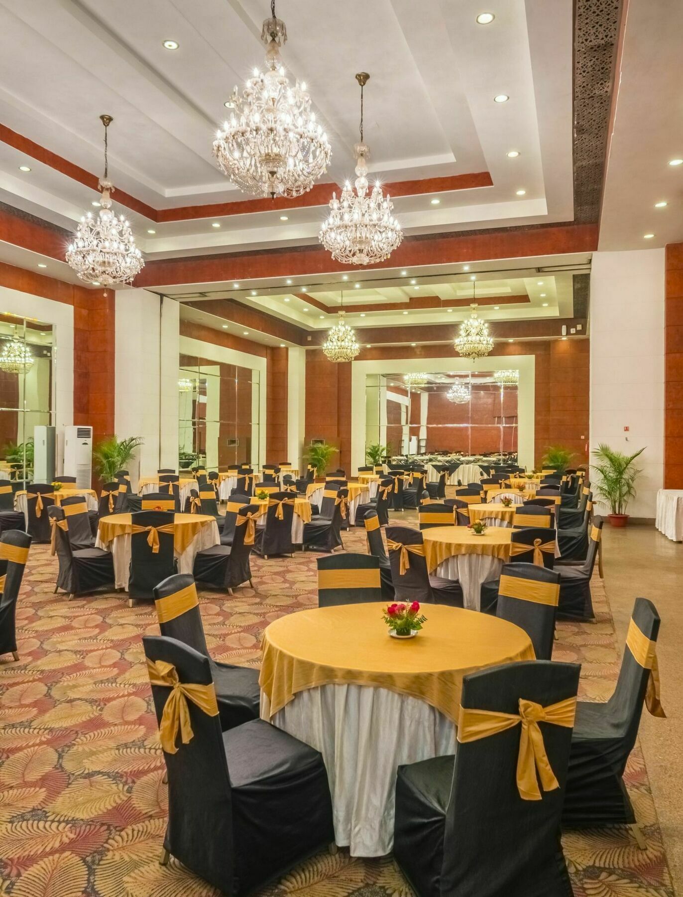 Hotel Hindusthan International, 부바네스 외부 사진